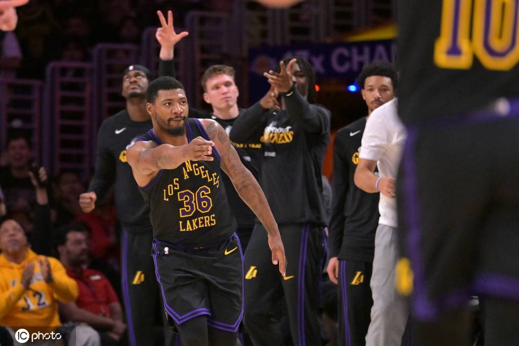 攻防在线！斯玛特对飚杜兰特打出代表作 赛后获老詹盛赞